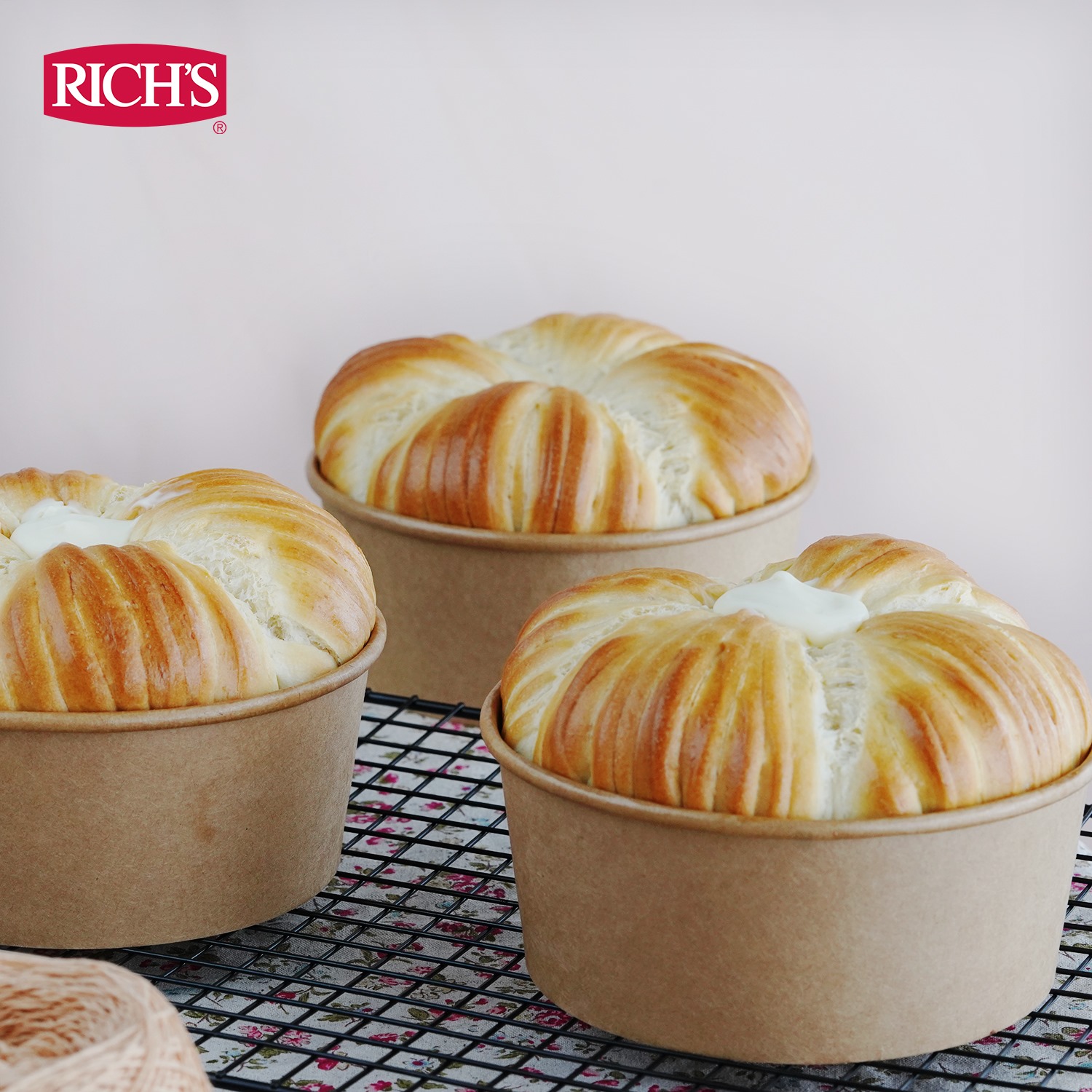 Wool Bread with Yogurt Filling